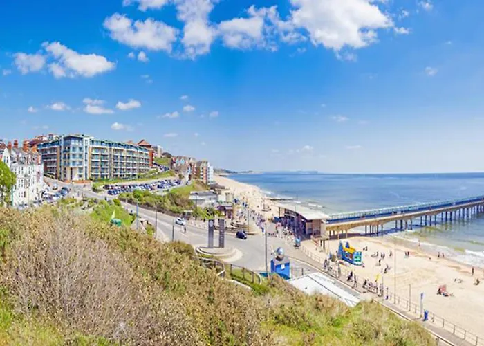 Beautiful With Stunning Sea Views & Private Balcony