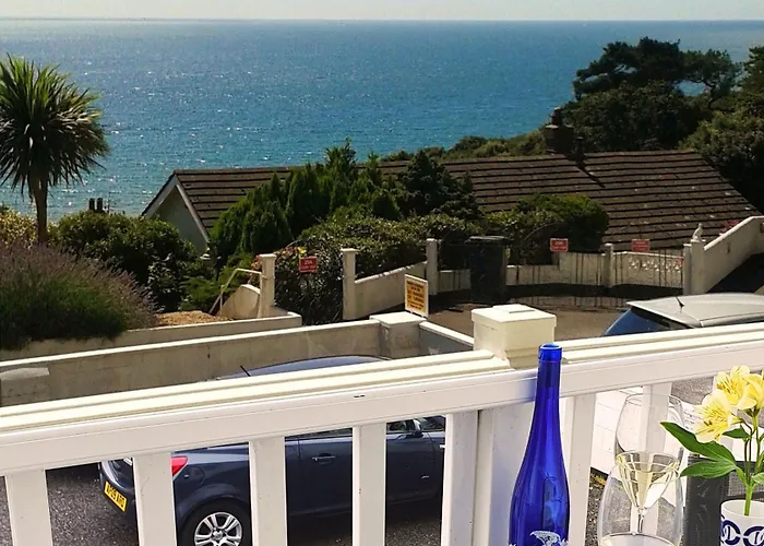 Beautiful With Stunning Sea Views & Private Balcony